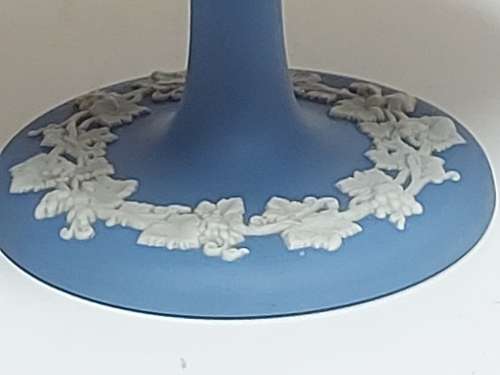 STUNNING VINTAGE WEDGWOOD BLUE JASPERWARE PEDESTAL SWEET DISH, MADE IN ENGLAND