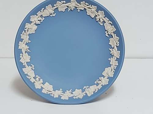 STUNNING VINTAGE WEDGWOOD BLUE JASPERWARE PEDESTAL SWEET DISH, MADE IN ENGLAND