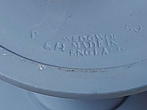 STUNNING VINTAGE WEDGWOOD BLUE JASPERWARE PEDESTAL SWEET DISH, MADE IN ENGLAND