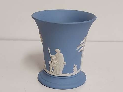 STUNNING VINTAGE WEDGWOOD BLUE JASPERWARE PEDESTAL JAR, MADE IN ENGLAND