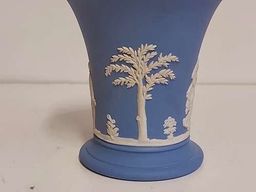 STUNNING VINTAGE WEDGWOOD BLUE JASPERWARE PEDESTAL JAR, MADE IN ENGLAND