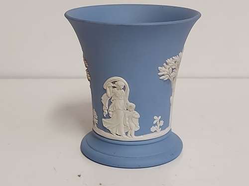 STUNNING VINTAGE WEDGWOOD BLUE JASPERWARE PEDESTAL JAR, MADE IN ENGLAND
