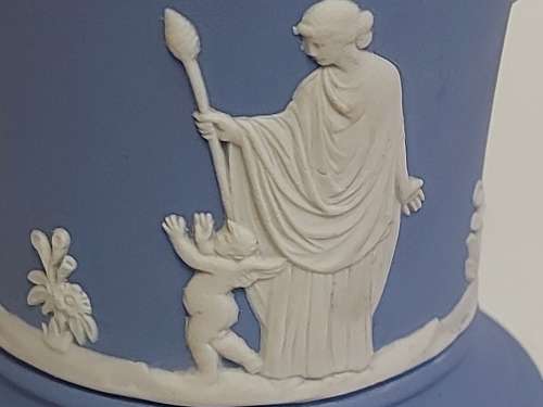STUNNING VINTAGE WEDGWOOD BLUE JASPERWARE PEDESTAL JAR, MADE IN ENGLAND