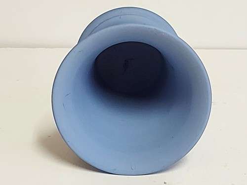 STUNNING VINTAGE WEDGWOOD BLUE JASPERWARE PEDESTAL JAR, MADE IN ENGLAND