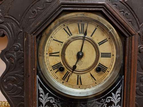 VINTAGE ANSONIA MANTLE CLOCK WITH KEY AND PENDULUM , MADE IN THE USA AND IN A WORKING CONDITION