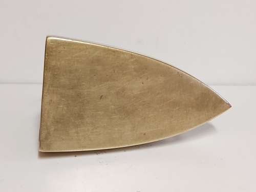 ANTIQUE BRASS SAD NO 9 FLAT CLOTHES IRON WITH A COAL GATE AND CHIMNEY AT THE REAR