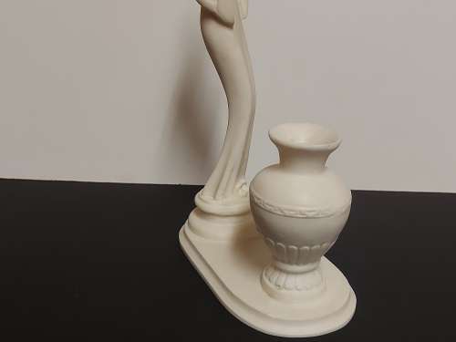 ORIGINAL LE RON TALL AND ELEGANT ORIENTAL STONELITE FIGURINE