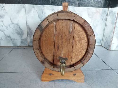 VINTAGE SOLID AND HEAVY OAK WINE BARREL WITH BRASS HOOPS ON A CUSTOM MADE STAND