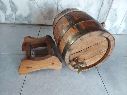 VINTAGE SOLID AND HEAVY OAK WINE BARREL WITH BRASS HOOPS ON A CUSTOM MADE STAND