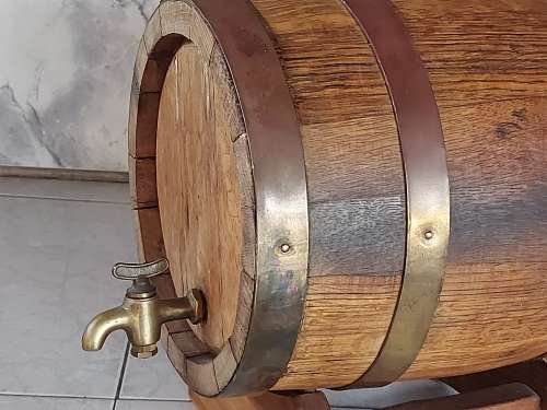 VINTAGE SOLID AND HEAVY OAK WINE BARREL WITH BRASS HOOPS ON A CUSTOM MADE STAND
