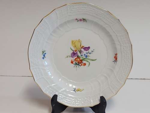 AWESOME RARE VINTAGE MEISSEN SOUP PLATE WITH A FLORAL DECORATION