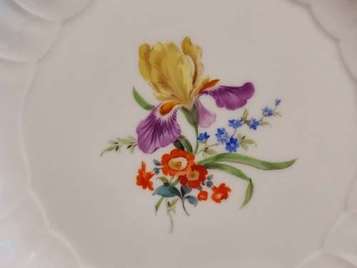 AWESOME RARE VINTAGE MEISSEN SOUP PLATE WITH A FLORAL DECORATION