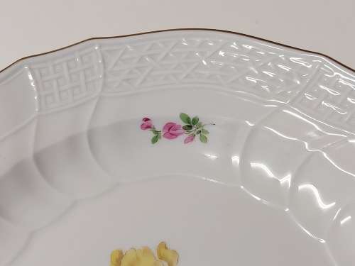 AWESOME RARE VINTAGE MEISSEN SOUP PLATE WITH A FLORAL DECORATION