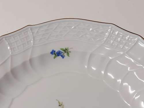 AWESOME RARE VINTAGE MEISSEN SOUP PLATE WITH A FLORAL DECORATION