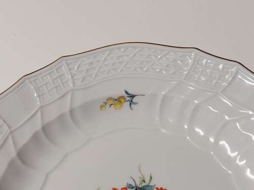 AWESOME RARE VINTAGE MEISSEN SOUP PLATE WITH A FLORAL DECORATION
