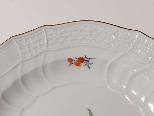 AWESOME RARE VINTAGE MEISSEN SOUP PLATE WITH A FLORAL DECORATION