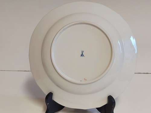 AWESOME RARE VINTAGE MEISSEN SOUP PLATE WITH A FLORAL DECORATION