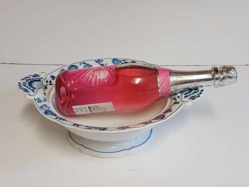 RARE VINTAGE MEISSEN BLUE ONION PATTERN TWIN HANDLED, LIDDED BOWL