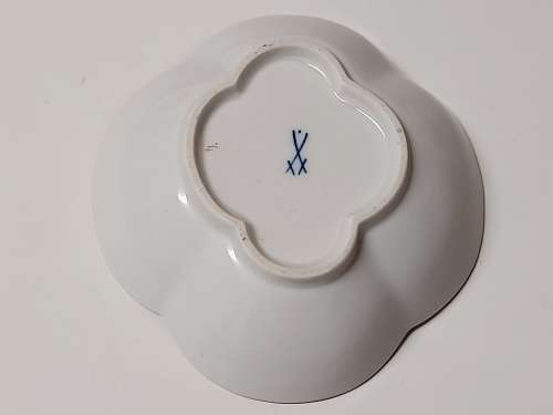 RARE VINTAGE MEISSEN YELLOW DRAGON PATTERN SCALLOPED SMALL OVAL BOWL