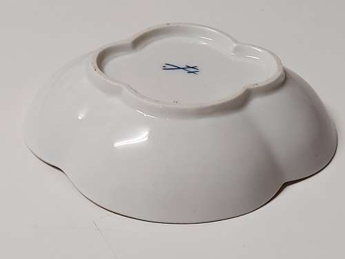 RARE VINTAGE MEISSEN YELLOW DRAGON PATTERN SCALLOPED SMALL OVAL BOWL