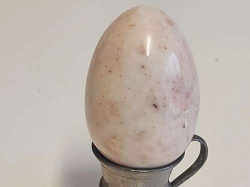 HIGHLY POLISHED GEMSTONE EGG, WEIGHING 178 GRAM