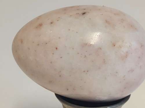 HIGHLY POLISHED GEMSTONE EGG, WEIGHING 178 GRAM