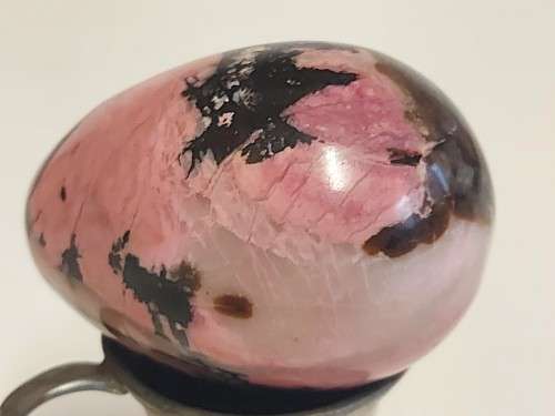 HIGHLY POLISHED GEMSTONE EGG, WEIGHING 120 GRAM