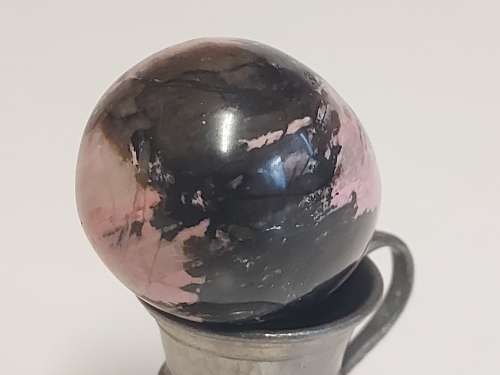 HIGHLY POLISHED GEMSTONE EGG, WEIGHING 120 GRAM