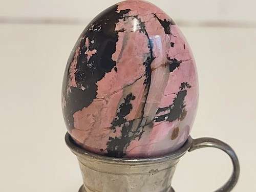 HIGHLY POLISHED GEMSTONE EGG, WEIGHING 120 GRAM