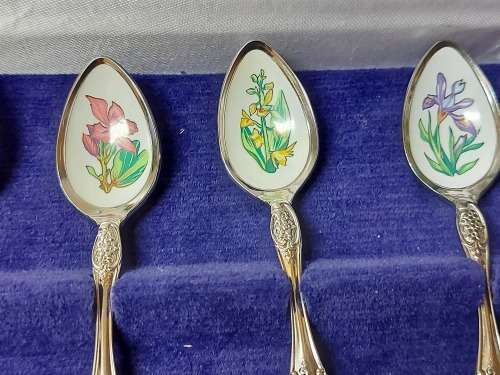 STUNNING CANTEEN HONG KONG COLLECTORS TREASURY SILVER PLATED JAPAN TEA SPOON SET