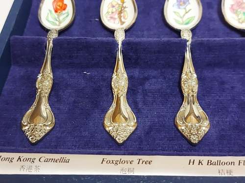 STUNNING CANTEEN HONG KONG COLLECTORS TREASURY SILVER PLATED JAPAN TEA SPOON SET