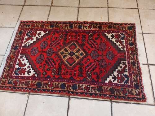 AWESOME PURE WOOL HAND KNOTTED PERSIAN CARPET IN GREAT CONDITION, 1.22 METRES X 64 CM