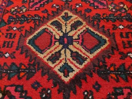 AWESOME PURE WOOL HAND KNOTTED PERSIAN CARPET IN GREAT CONDITION, 1.22 METRES X 64 CM