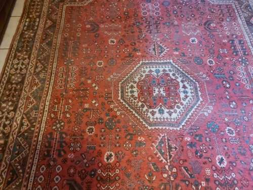 BEAUTIFUL LARGE VINTAGE PURE WOOL HAND KNOTTED PERSIAN CARPET, 2.60 X 1.76 METRES