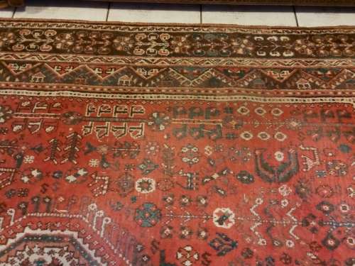 BEAUTIFUL LARGE VINTAGE PURE WOOL HAND KNOTTED PERSIAN CARPET, 2.60 X 1.76 METRES