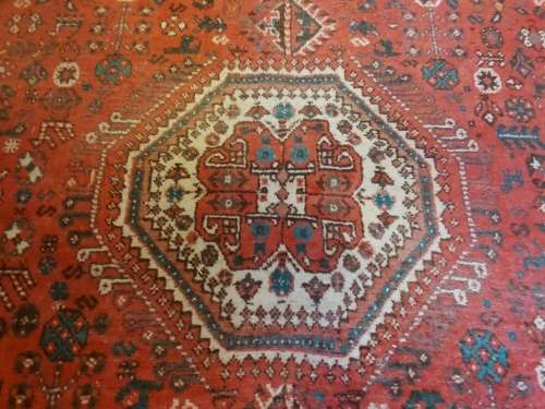 BEAUTIFUL LARGE VINTAGE PURE WOOL HAND KNOTTED PERSIAN CARPET, 2.60 X 1.76 METRES