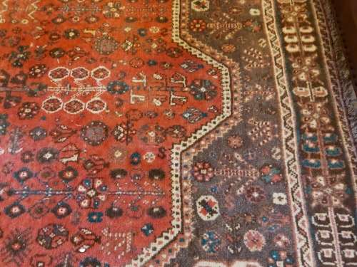 BEAUTIFUL LARGE VINTAGE PURE WOOL HAND KNOTTED PERSIAN CARPET, 2.60 X 1.76 METRES
