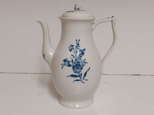 BEAUTIFUL ELEGANT AND TALL ROYAL COPENHAGEN MADE IN DENMARK PORCELAIN COFFEE POT