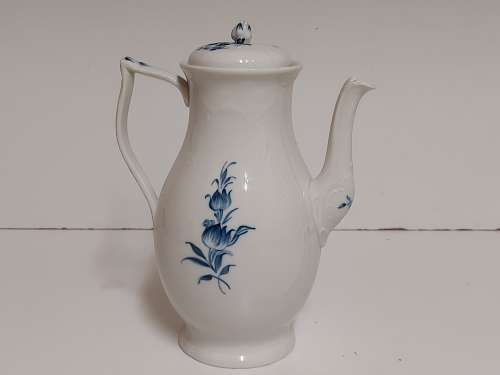 BEAUTIFUL ELEGANT AND TALL ROYAL COPENHAGEN MADE IN DENMARK PORCELAIN COFFEE POT