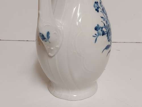 BEAUTIFUL ELEGANT AND TALL ROYAL COPENHAGEN MADE IN DENMARK PORCELAIN COFFEE POT