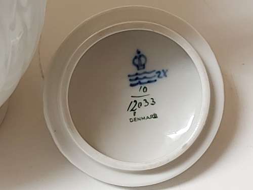 BEAUTIFUL ELEGANT AND TALL ROYAL COPENHAGEN MADE IN DENMARK PORCELAIN COFFEE POT