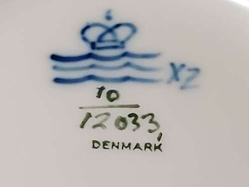 BEAUTIFUL ELEGANT AND TALL ROYAL COPENHAGEN MADE IN DENMARK PORCELAIN COFFEE POT