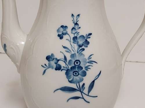 BEAUTIFUL ELEGANT AND TALL ROYAL COPENHAGEN MADE IN DENMARK PORCELAIN COFFEE POT