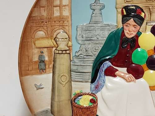 RARE VINTAGE ROYAL DOULTON OLD BALLOON SELLER D6649 PLATE IN MINT CONDITION, BOXED