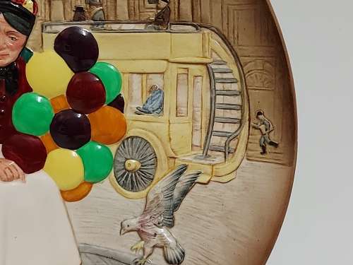 RARE VINTAGE ROYAL DOULTON OLD BALLOON SELLER D6649 PLATE IN MINT CONDITION, BOXED
