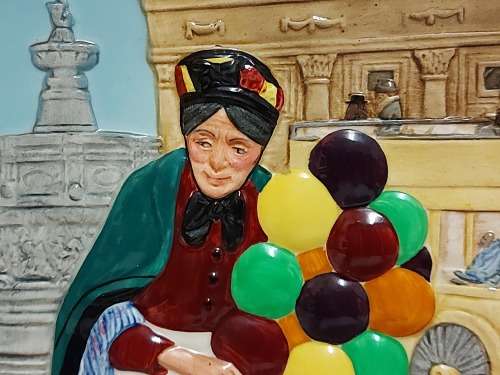 RARE VINTAGE ROYAL DOULTON OLD BALLOON SELLER D6649 PLATE IN MINT CONDITION, BOXED