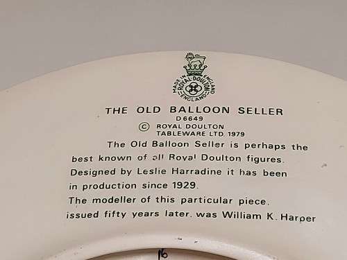 RARE VINTAGE ROYAL DOULTON OLD BALLOON SELLER D6649 PLATE IN MINT CONDITION, BOXED