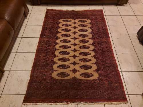 VINTAGE PURE WOOL HAND WOVEN PERSIAN CARPET, 1.8 X 1,2 METRE