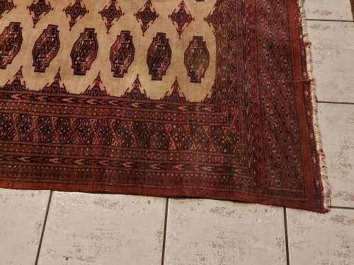VINTAGE PURE WOOL HAND WOVEN PERSIAN CARPET, 1.8 X 1,2 METRE