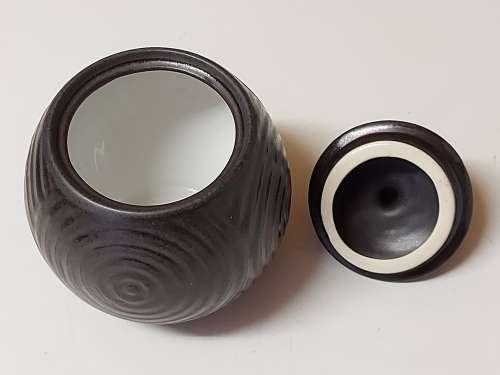 VINTAGE CARROL BOYES FUNCTIONAL ART PORCELAIN SUGAR BOWL IN MINT CONDITION